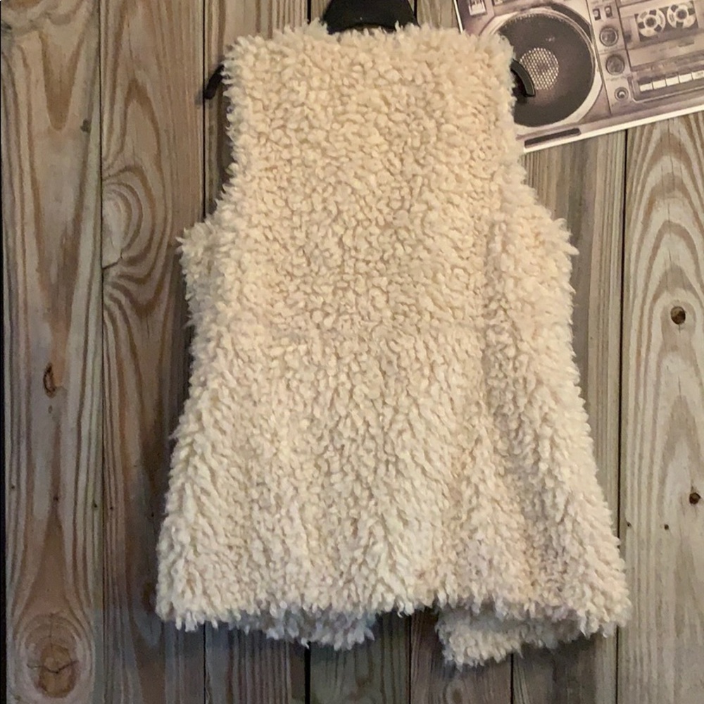FIRM PRICE classic UGG FARRAH FAUX FUR VEST 12-14 - Picture 5 of 8